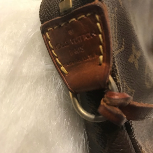 Louis Vuitton Monogram Ponchette - Picture 7 of 8